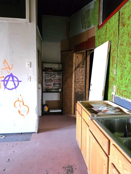 More Photos Of 428 Chama St SE, Albuquerque Flex For Sale