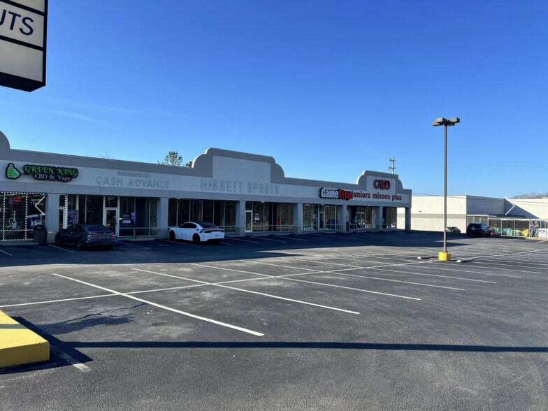 More Photos Of 1199 Highway 31 NW, Hartselle Unknown For Lease