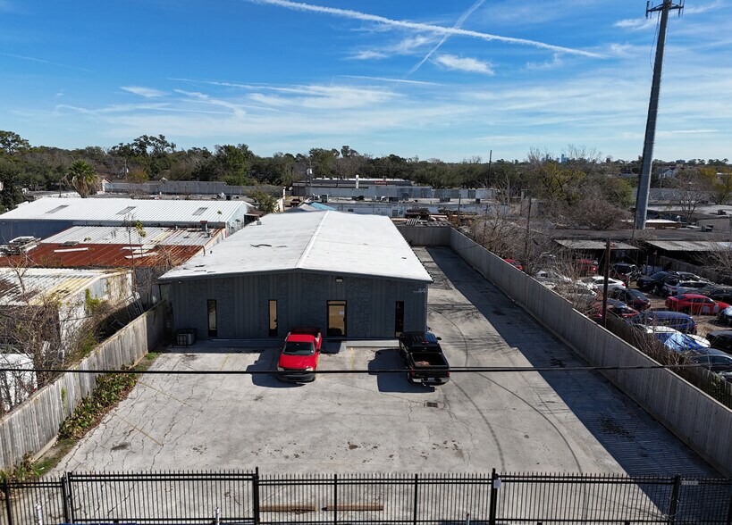 More Photos Of 1826 Ojeman Rd, Houston Service For Lease