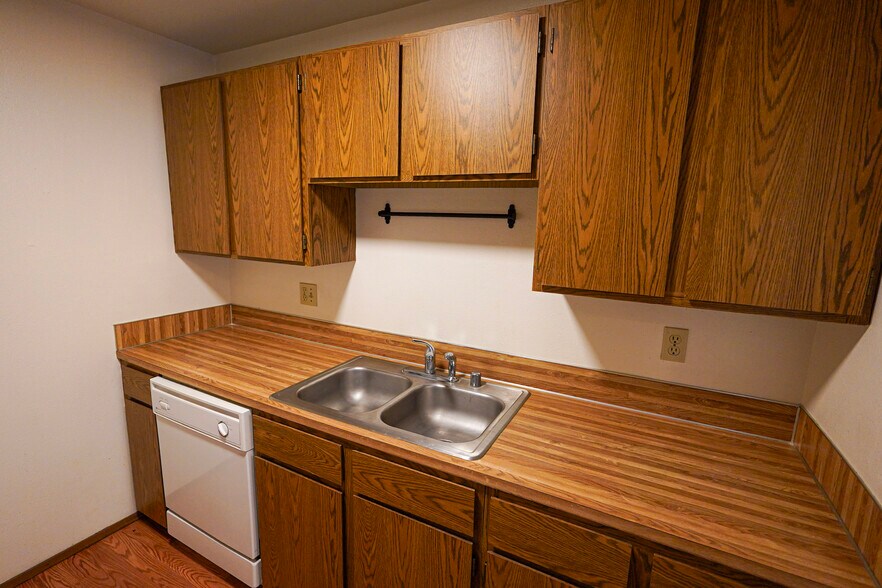 More Photos Of 108 Kensington Ave S, Kent Apartments For Sale