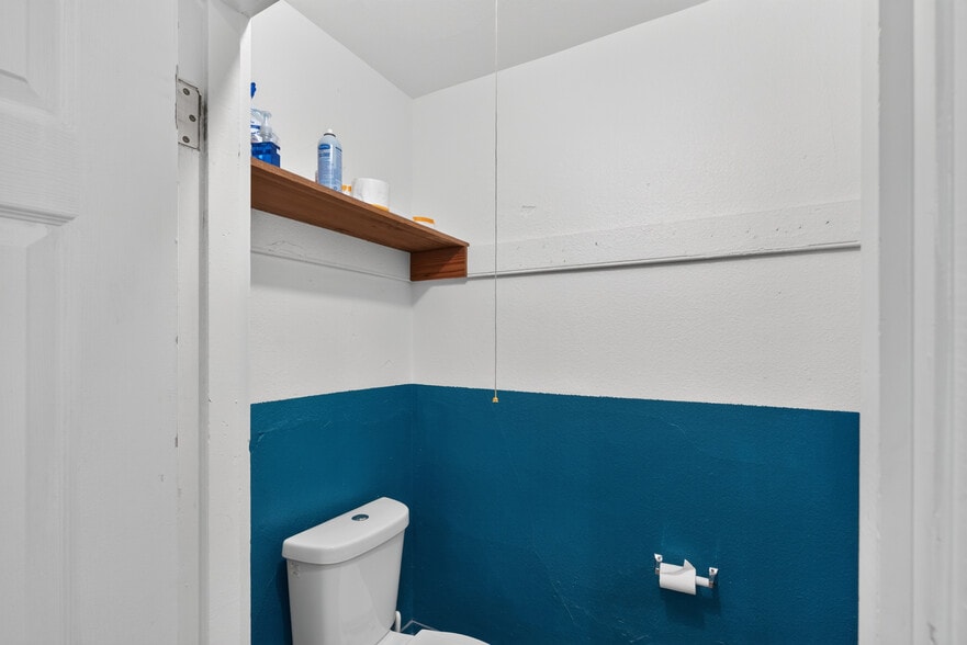 More Photos Of 530 N Cloverdale Blvd, Cloverdale Specialty For Sale