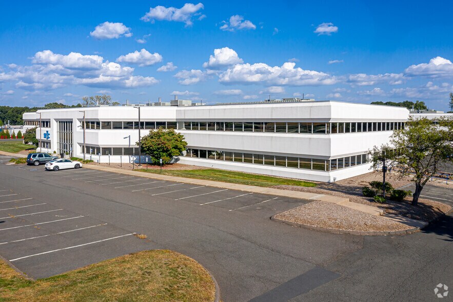 More Photos Of 80 Lamberton Rd, Windsor Office For Lease