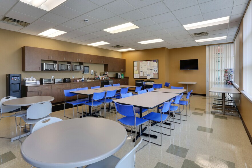 More Photos Of 33 Dodge Rd, Amherst Office For Lease