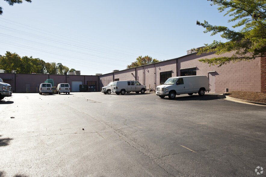More Photos Of 4000 Dekalb Technology Pky, Atlanta Light Distribution For Lease