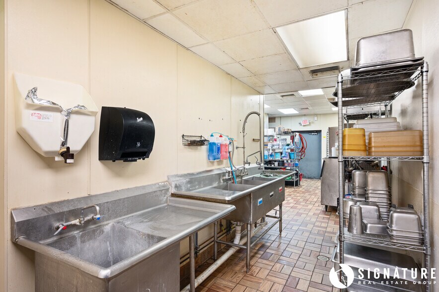 More Photos Of 207 S Miller Ave, Gillette Fast Food For Sale