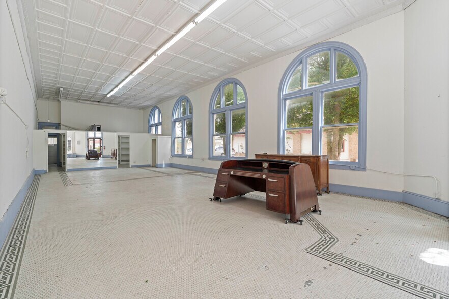 More Photos Of 106 W Oak St, Arcadia Storefront For Sale