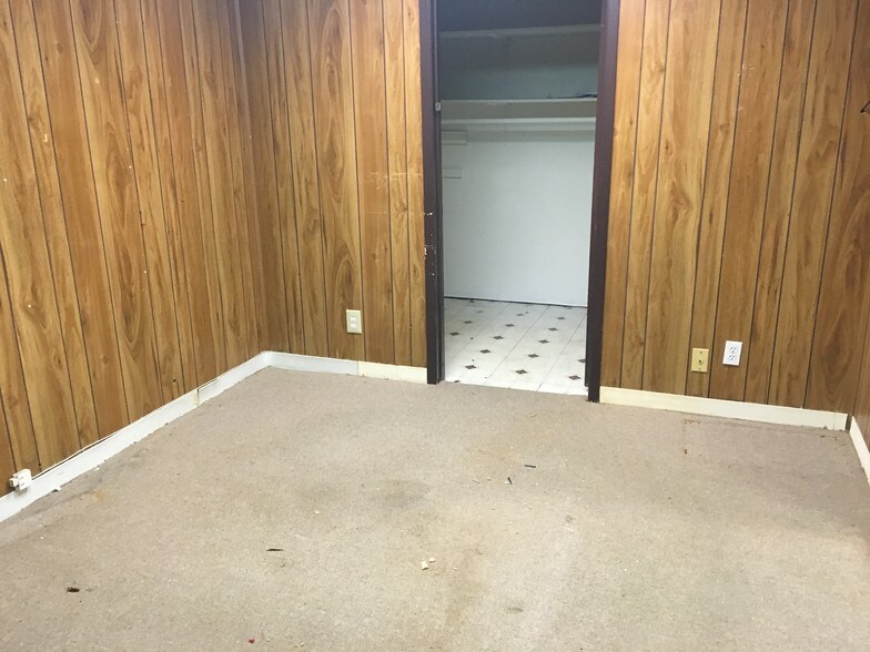 More Photos Of 401-415 Edgebrook Dr, Houston General Retail For Sale