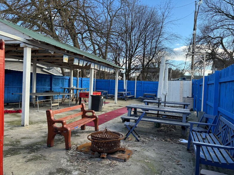 358 Glenwood Ave, Akron, OH 44310 Bar For Sale