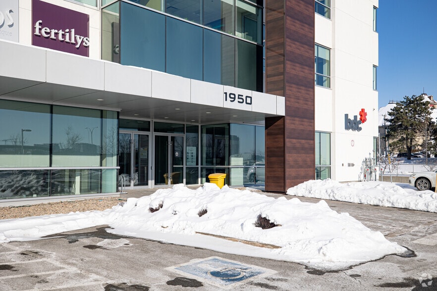 More Photos Of 1950 Rue Maurice-Gauvin, Laval Office For Lease