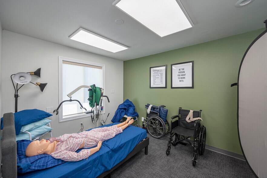 More Photos Of 830 Sharon Ave E, Moses Lake Office For Sale