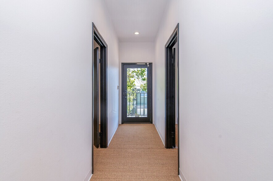 More Photos Of 2482 Newport Blvd, Costa Mesa Loft Creative Space For Lease