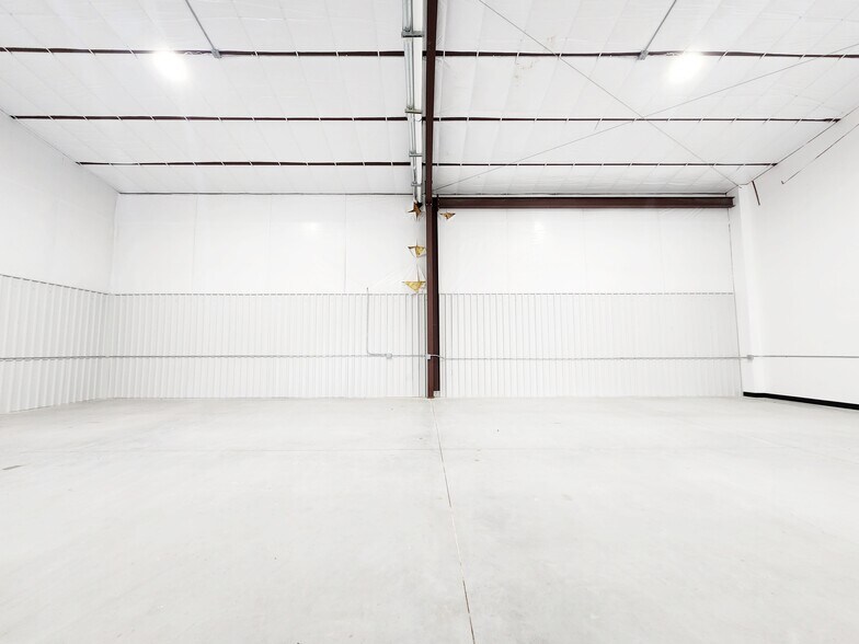 More Photos Of 5947 Chandler Rd, Hutto Light Distribution For Lease