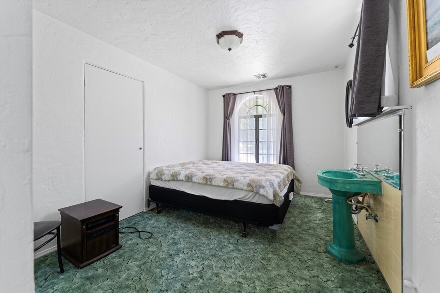 More Photos Of 17539 Elizabeth Lake Rd, Lake Hughes Hotel For Sale