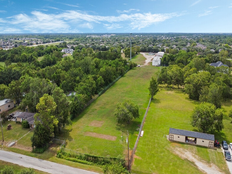 More Photos Of 3149 Harkey Rd, Pearland Industrial For Sale