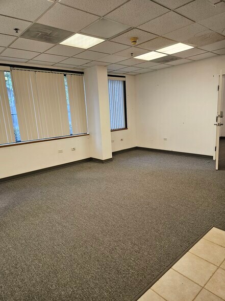 More Photos Of 932 N Wright St, Naperville Office For Lease