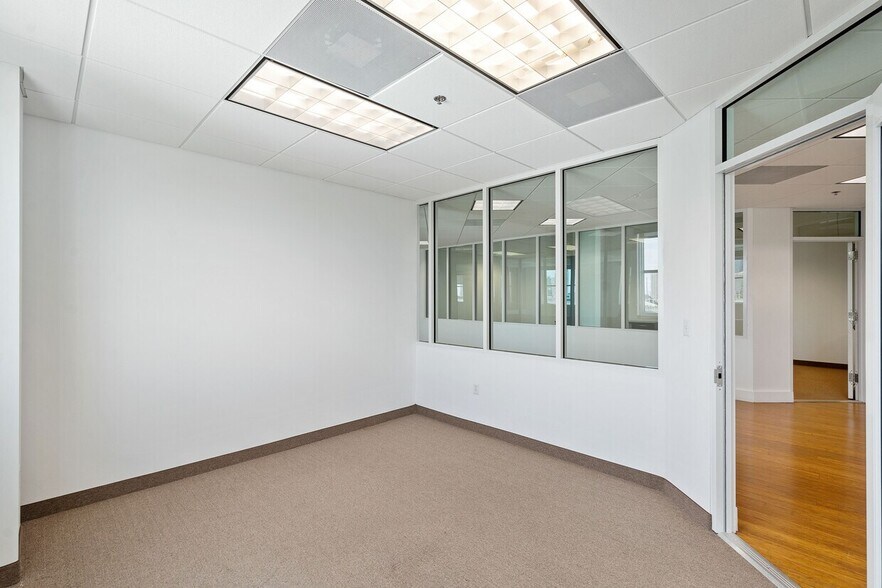 More Photos Of , North Miami Beach Office For Sale