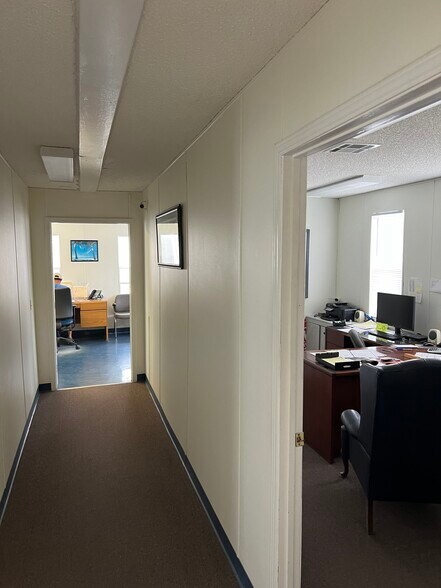 More Photos Of 735 N Fairfield Dr, Pensacola Industrial For Sale