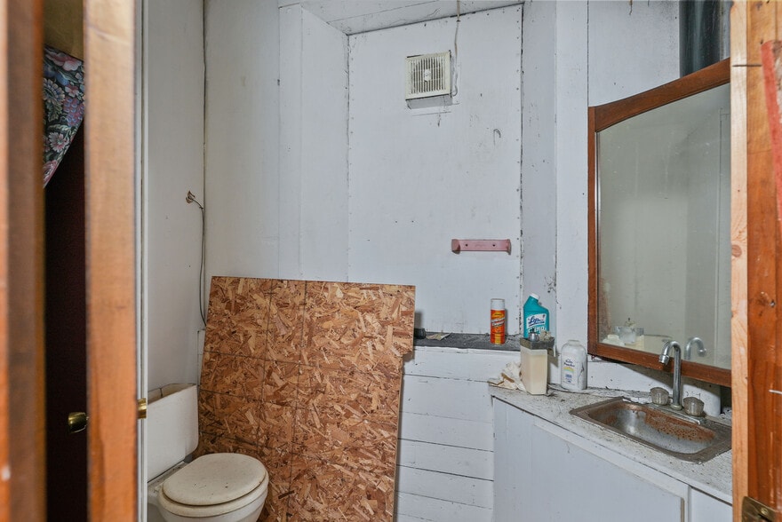 More Photos Of 45 Old Flat River, Coventry Manufacturing For Sale