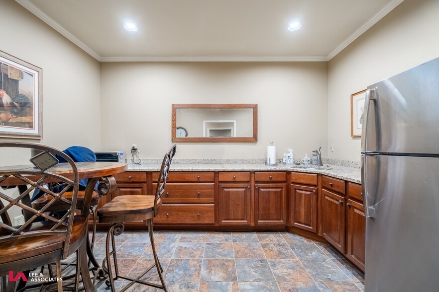 More Photos Of 210 Holt Rd, Acworth Industrial For Lease