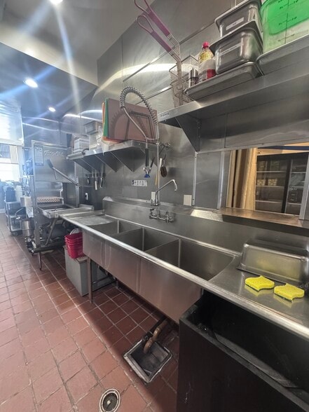 More Photos Of 349 N La Cienega Blvd, Los Angeles Restaurant For Lease
