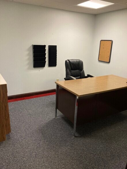 More Photos Of 3046 Industrial Blvd, Bethel Park Light Manufacturing For Lease