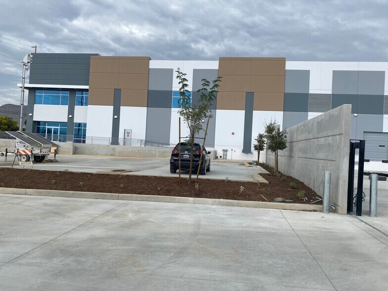 More Photos Of 980 Marlborough Ave, Riverside Warehouse For Lease