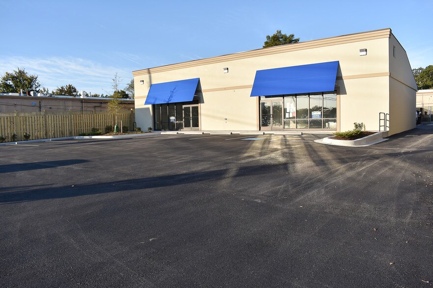 More Photos Of 508 Chinquapin Round Rd, Annapolis Storefront For Lease