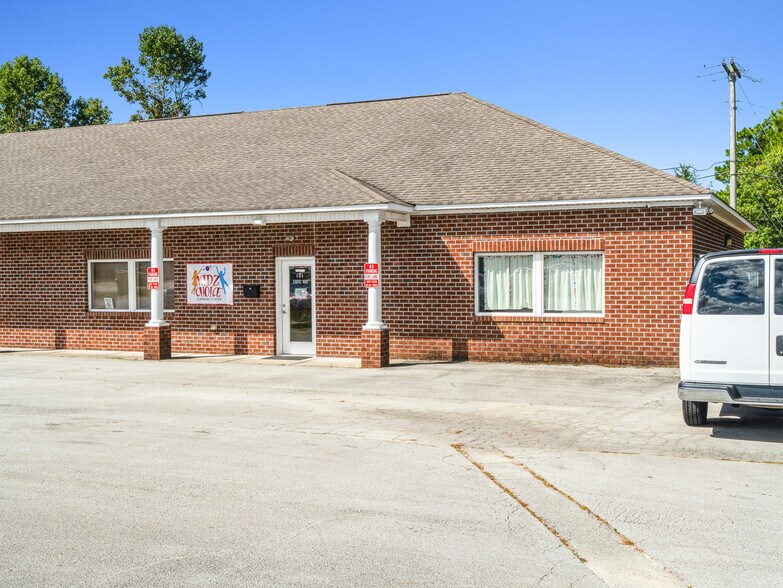 More Photos Of 1202 E Main St, Havelock Office For Sale