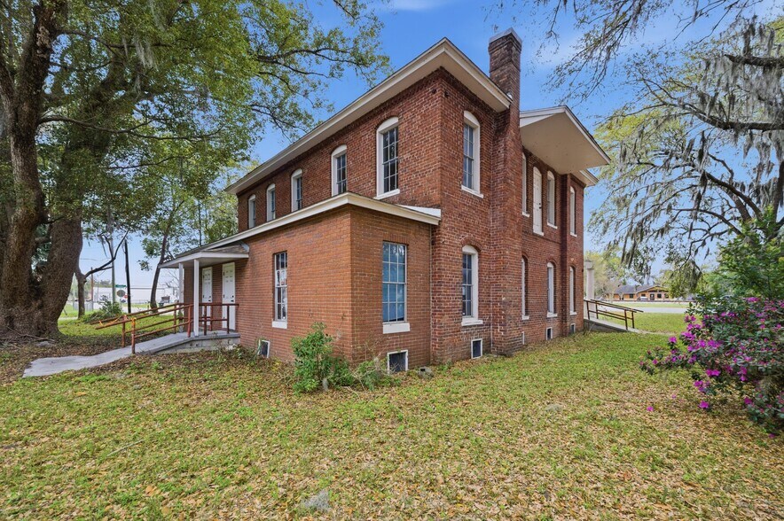 More Photos Of 120 N Main St, Bushnell Office Residential For Sale