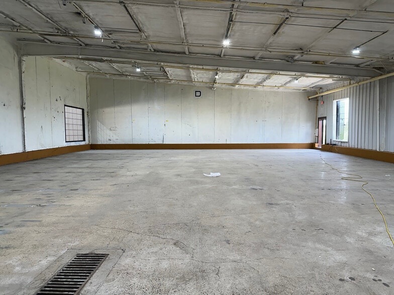 More Photos Of 6612 S 28th St, McAllen Warehouse For Lease