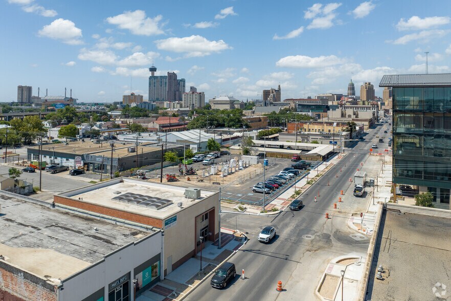 More Photos Of 800 Broadway St, San Antonio Office For Sale