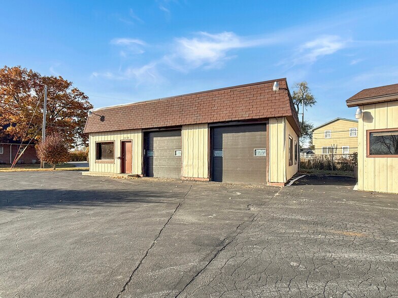 More Photos Of 2200 Easton Blvd, Des Moines Auto Dealership For Sale
