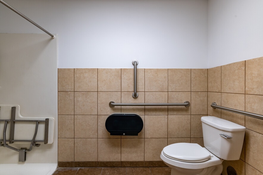 More Photos Of 755 Bielenberg Dr, Woodbury Storefront Retail Office For Lease