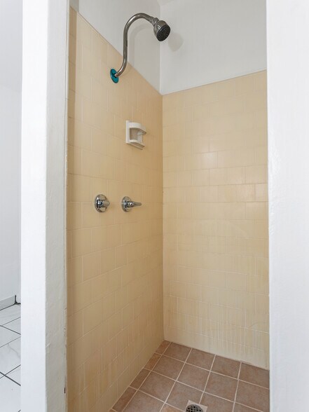 More Photos Of 10746 Magnolia Blvd, North Hollywood Medical For Sale