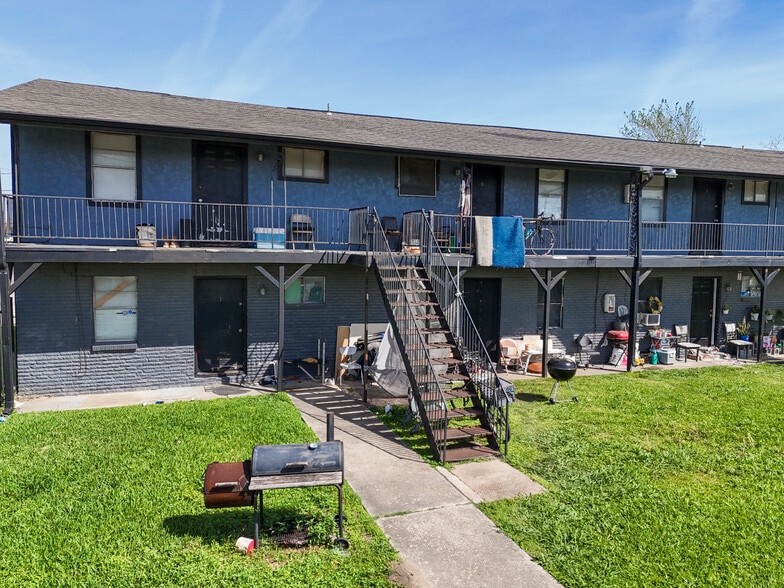 More Photos Of 11111 Wiggins St, Houston Apartments For Sale