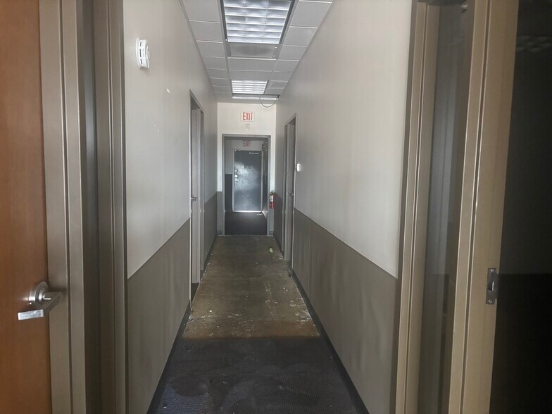 More Photos Of 4901-4999 S Hulen St, Fort Worth Unknown For Lease
