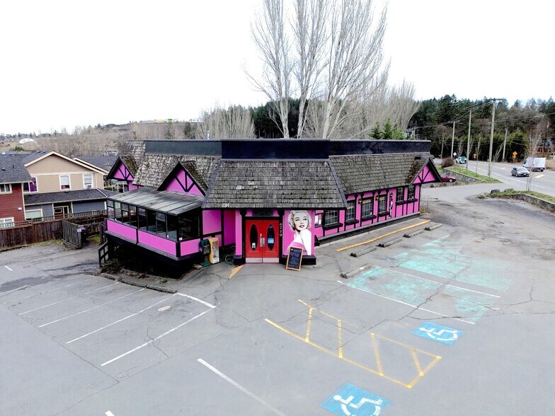 Primary Photo Of 6719 W Saanich Rd, Central Saanich Restaurant For Sale