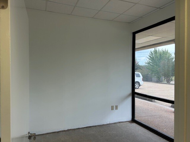 More Photos Of 6954 Old Canton Rd, Ridgeland Unknown For Lease