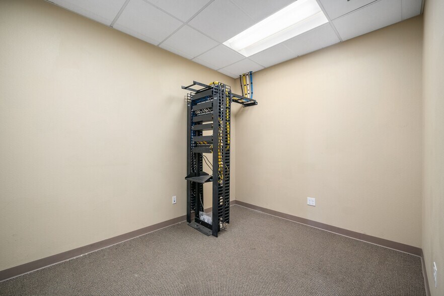More Photos Of 2122-2126 Hutton Rd, Nipomo Flex For Lease