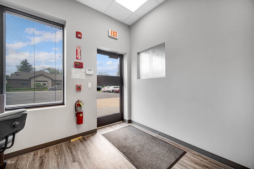 More Photos Of 1227 N Cedar Rd, New Lenox Office For Lease