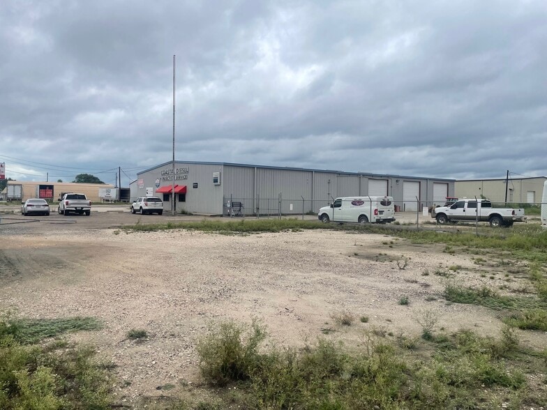 More Photos Of 5809 Leopard St, Corpus Christi Service For Lease