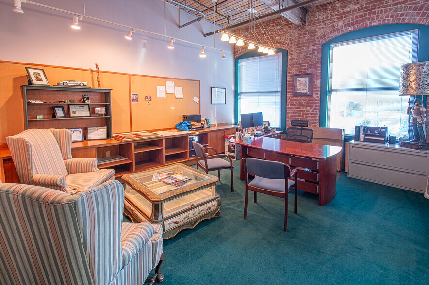 More Photos Of 320 Riverside Dr, Florence Office For Sale