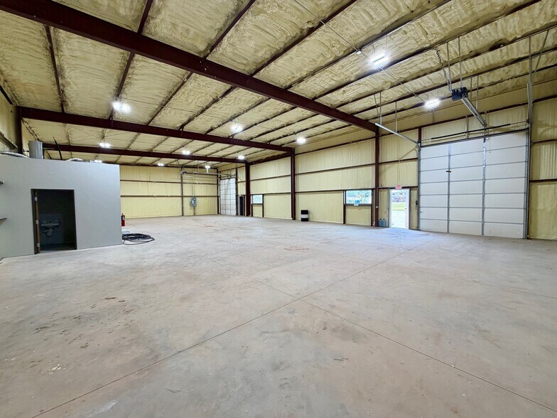 More Photos Of 1035 NW 112th St, Oklahoma City Unknown For Lease