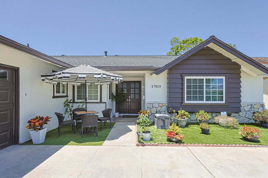 More Photos Of 17819 Bay St, Fountain Valley Specialty For Sale