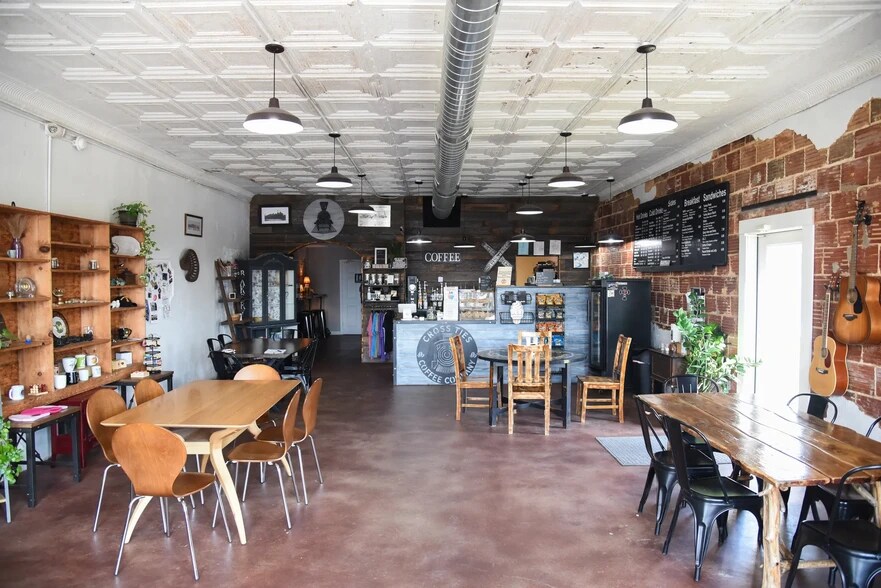 More Photos Of 46 Railroad Ave, Falkville Storefront For Sale