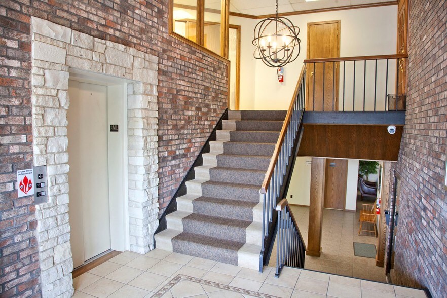 More Photos Of 100 N Lincolnway, North Aurora Medical For Lease