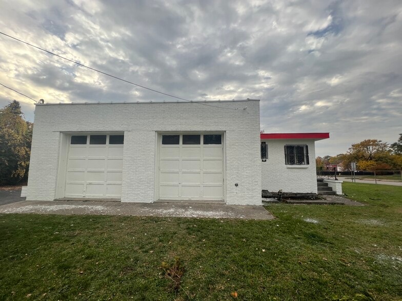 More Photos Of 556 Auburn Ave, Pontiac Light Manufacturing For Lease