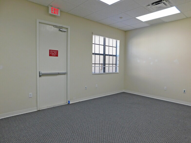 More Photos Of 372-390 N Babcock St, Melbourne Medical For Lease