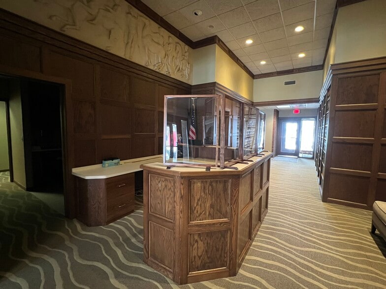 More Photos Of 217 Ceape Ave, Oshkosh Medical For Lease