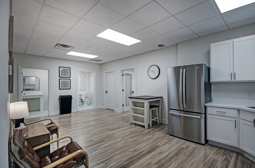 More Photos Of 905 N State St, Jackson Coworking Space